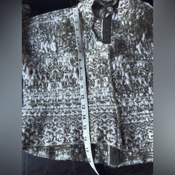 Free People Oversized Hooded Boho crop top Sweater Olive Green Soft Knit Sz XS - Picture 7 of 12